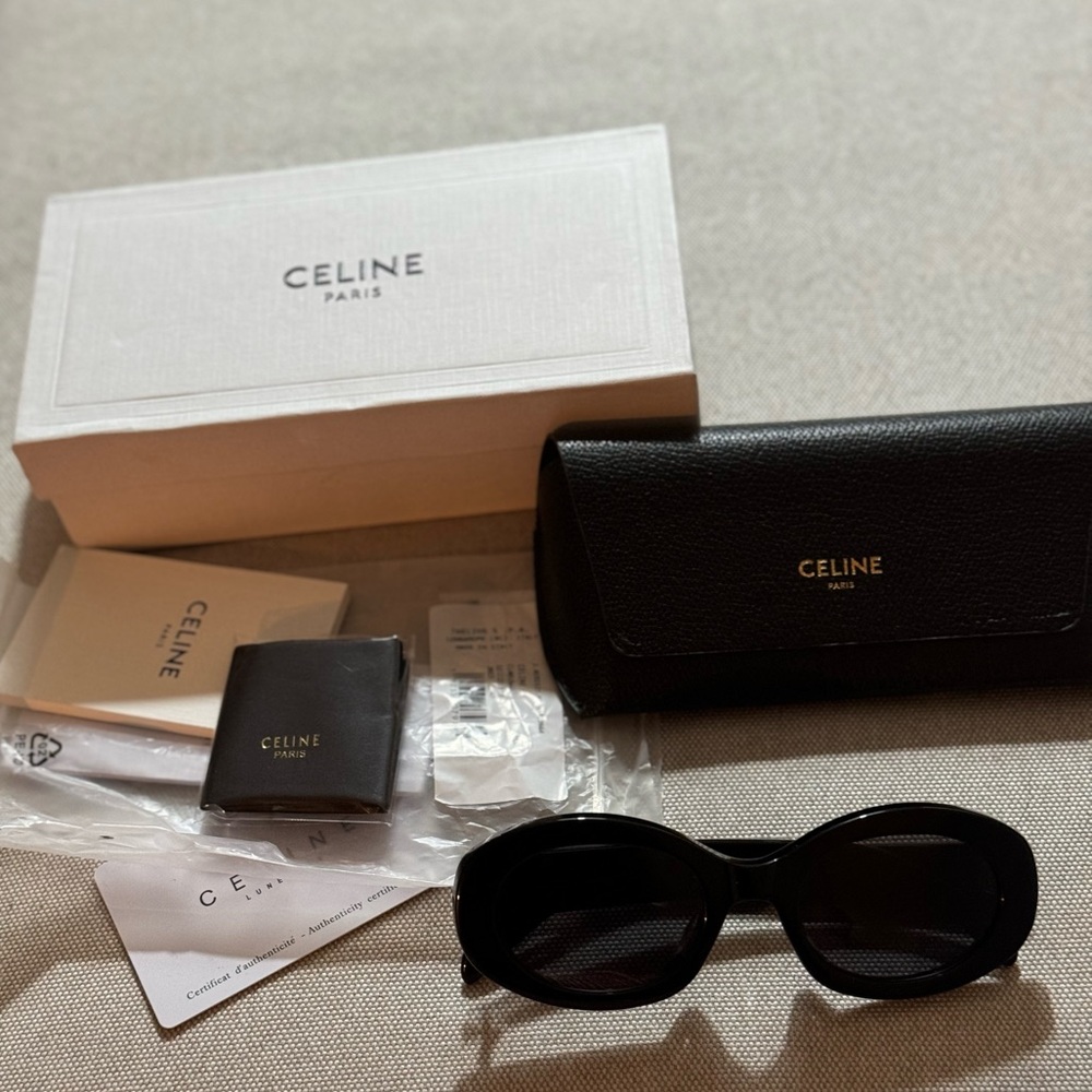 Celine TRIOMPHE 01 SUNGLASSES IN ACETATE
BLACK